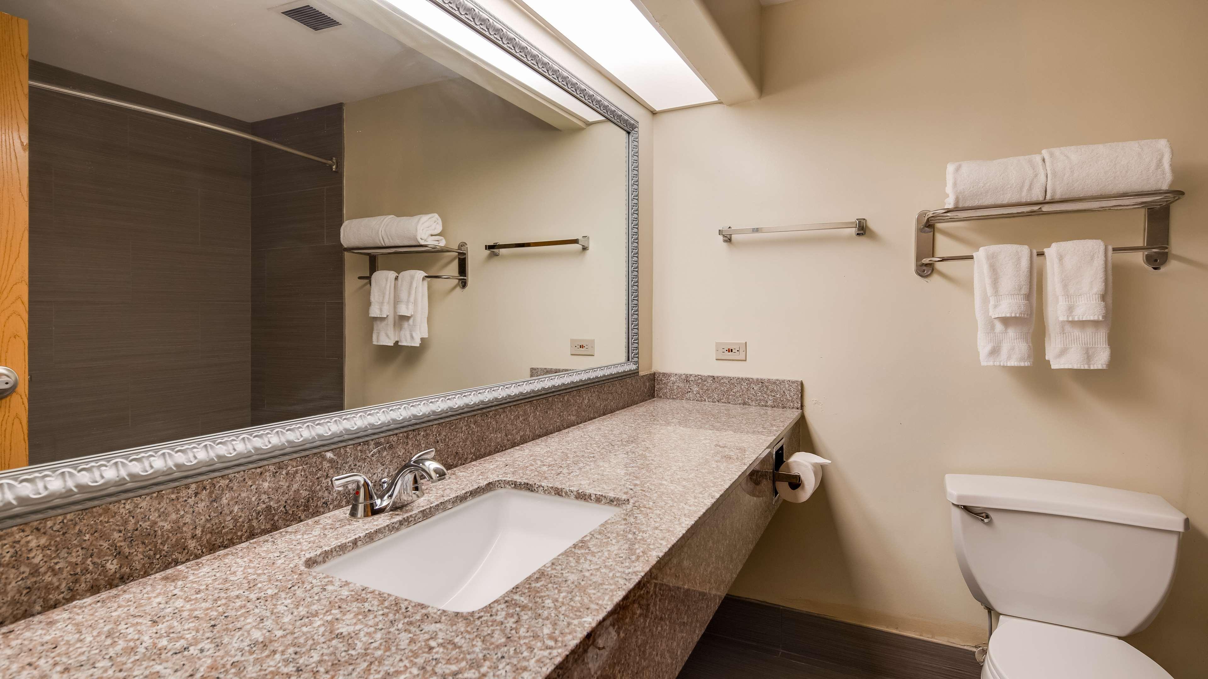 Best Western Rayne Inn Ngoại thất bức ảnh