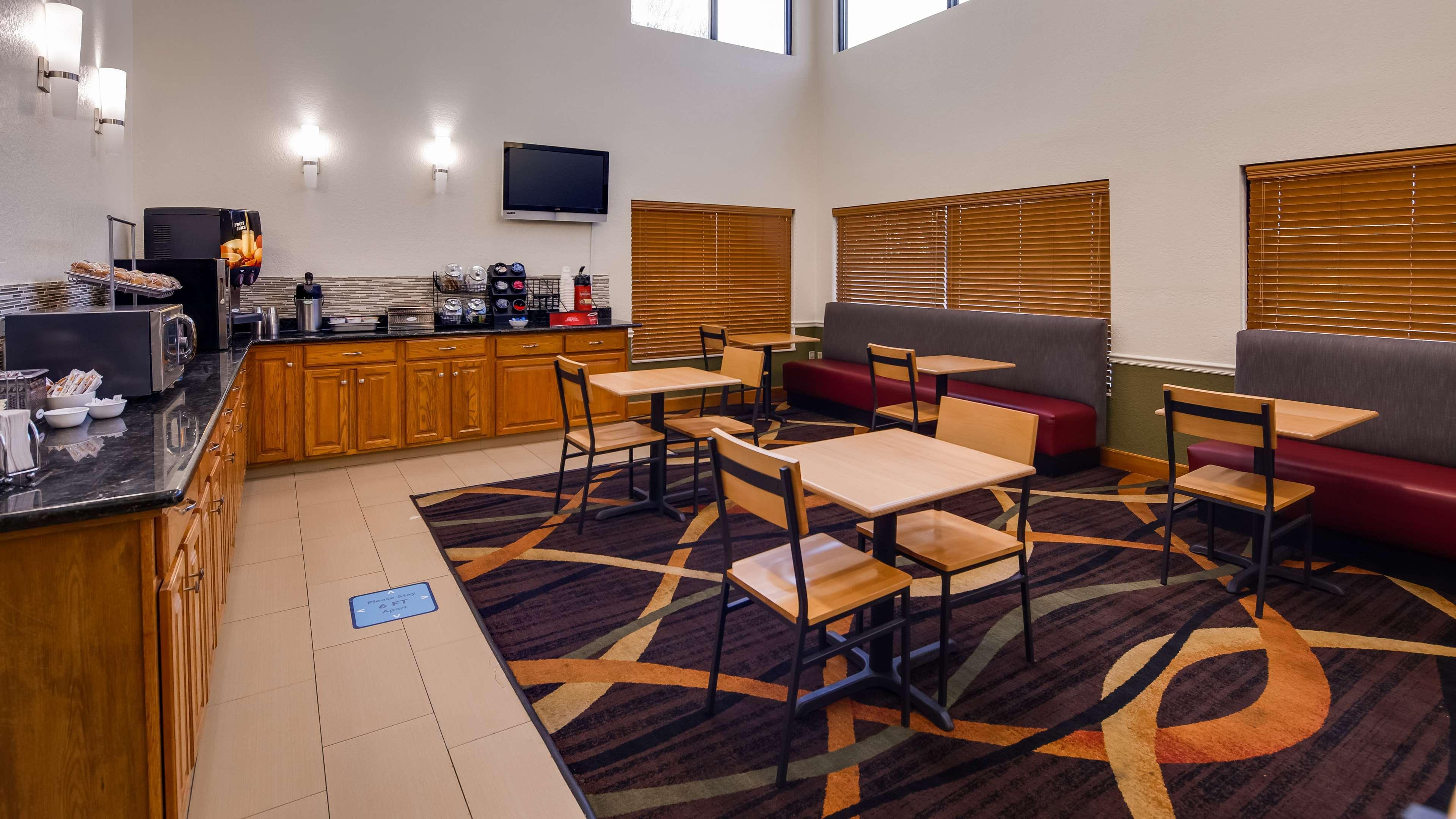 Best Western Rayne Inn Ngoại thất bức ảnh