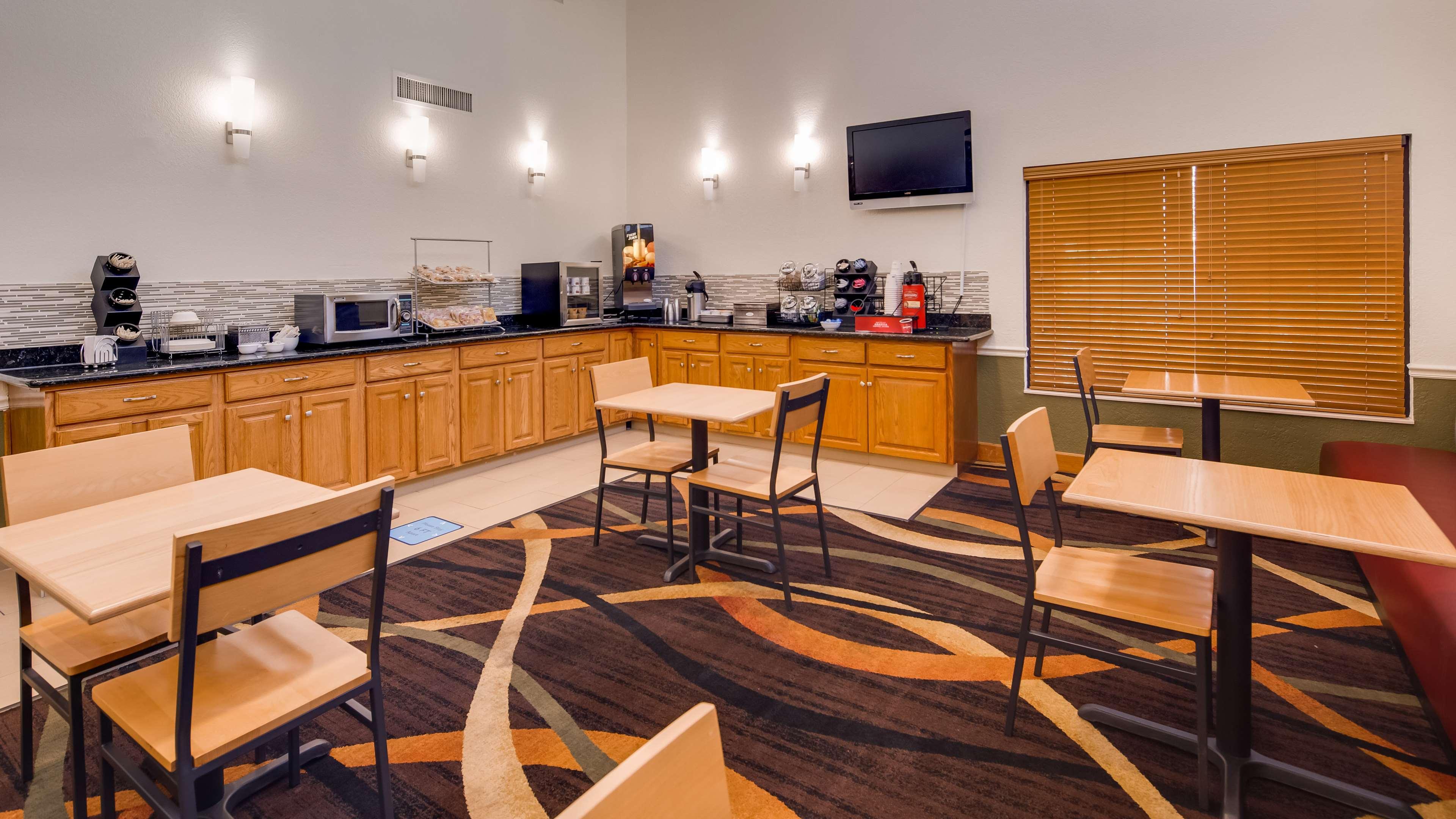 Best Western Rayne Inn Ngoại thất bức ảnh