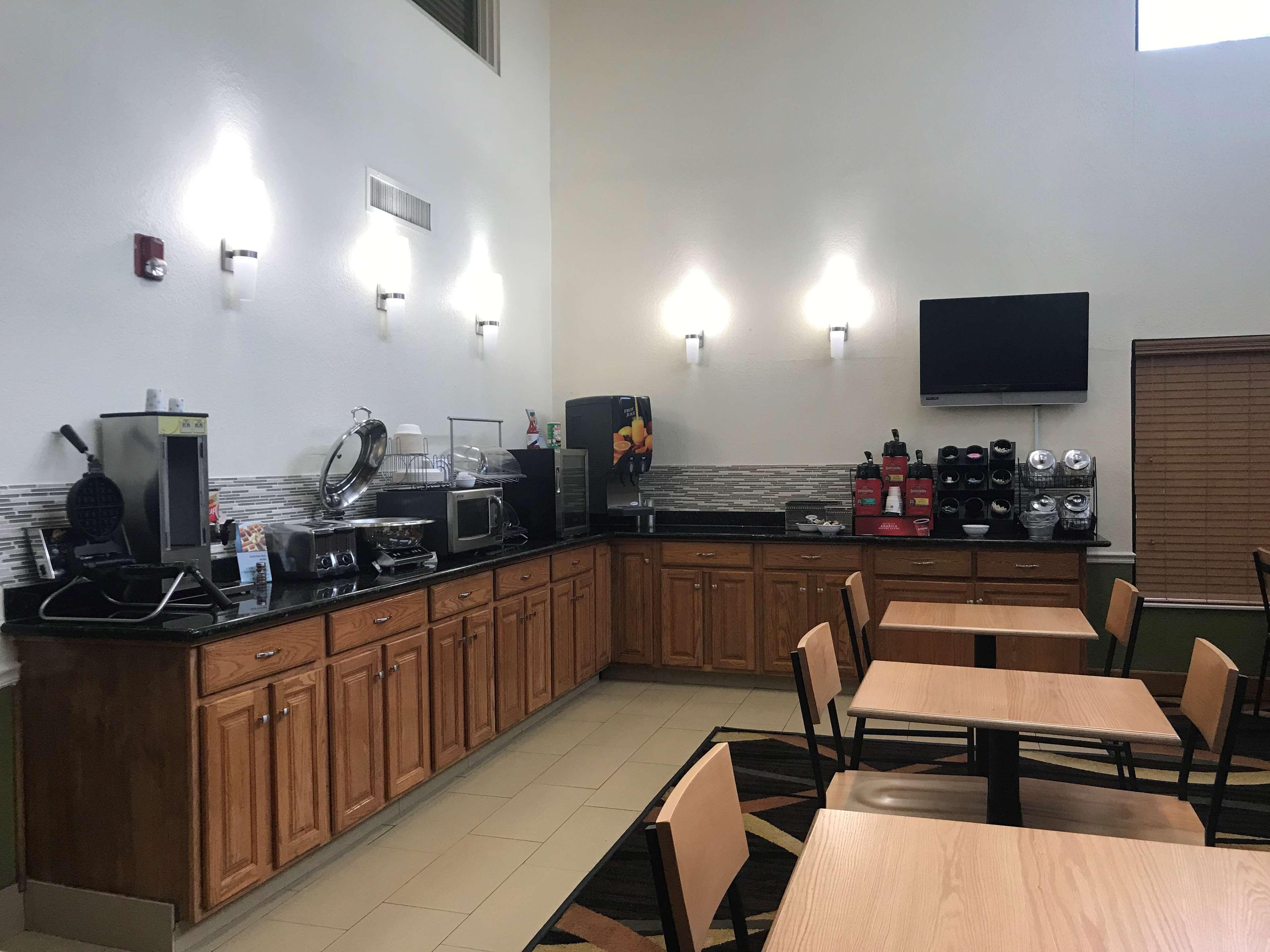 Best Western Rayne Inn Ngoại thất bức ảnh